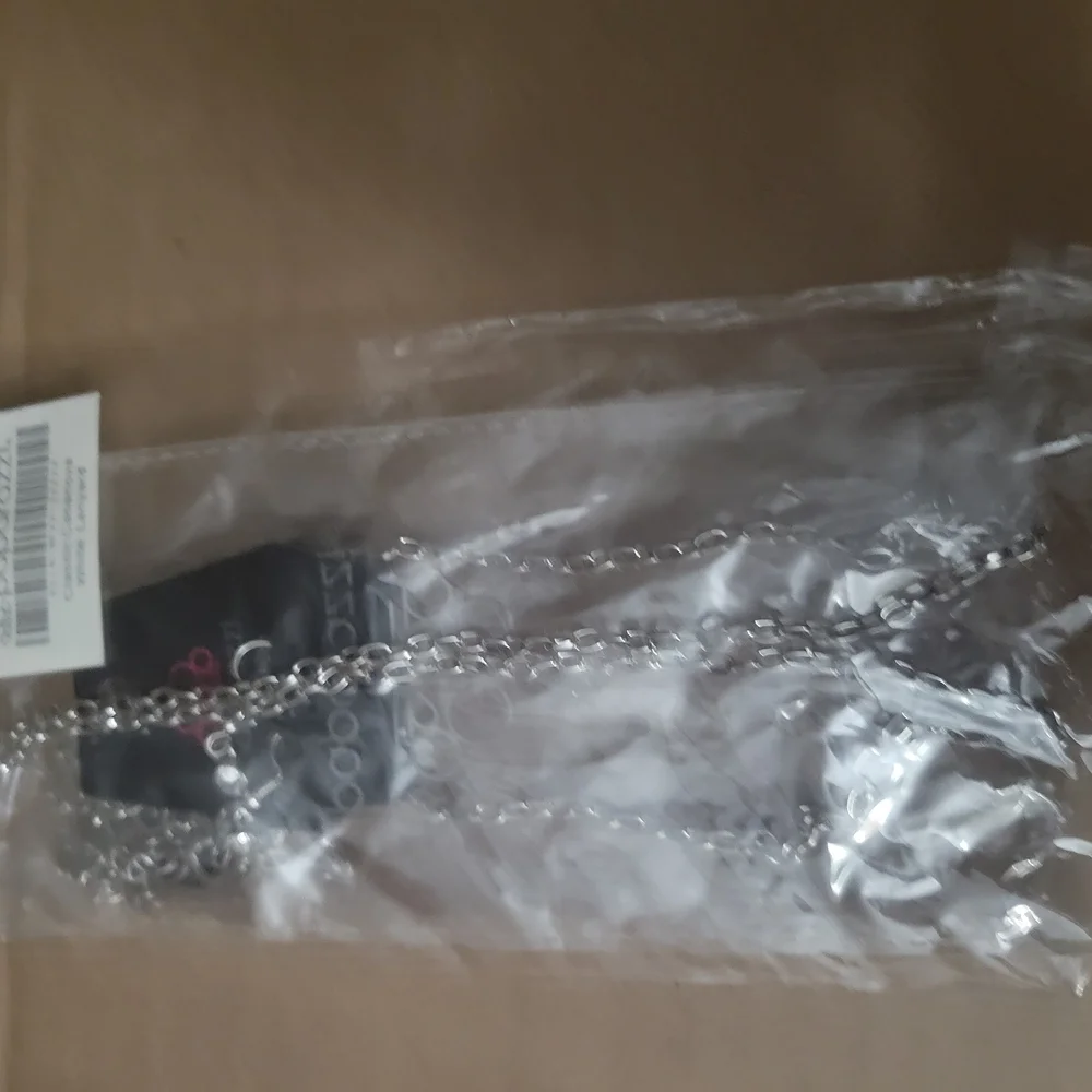 Elegant Silver Pendant Necklace - Picture 2 of 3